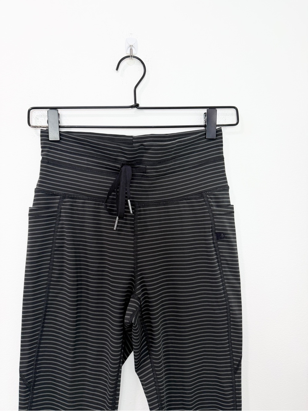 Halara High Waisted Drawstring Striped Yoga Leggings with Pockets size small - Picture 4 of 6